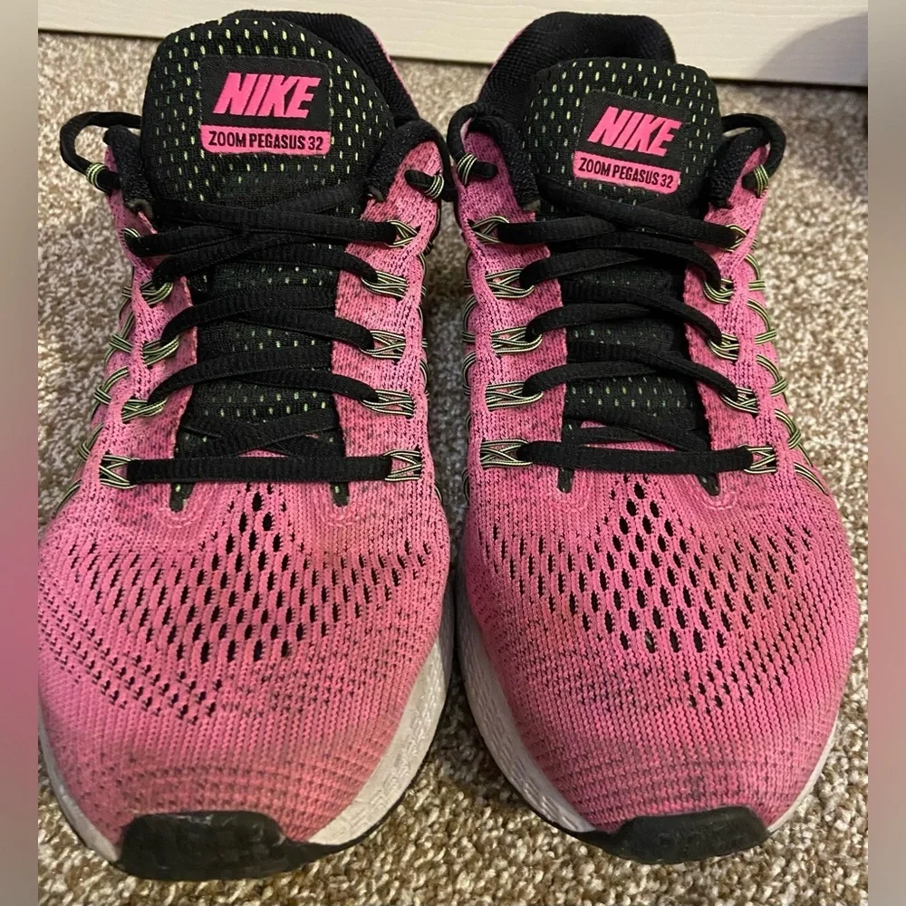 Nike Air Zoom Pegasus 32 Womens Size 9 Pink Athletic Shoes Sneakers 749344-600